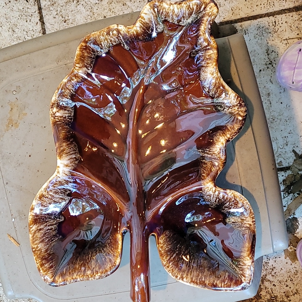 Rare Hull Leaf dish.